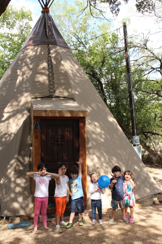 acampando en un Tipi