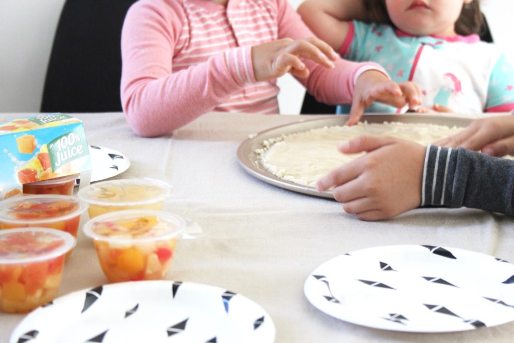 Pizza galleta y frutas Dole | criandoando.com