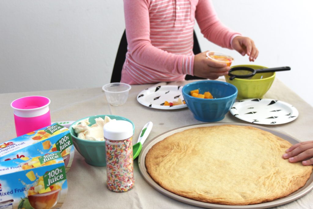 Pizza galleta y frutas Dole | criandoando.com