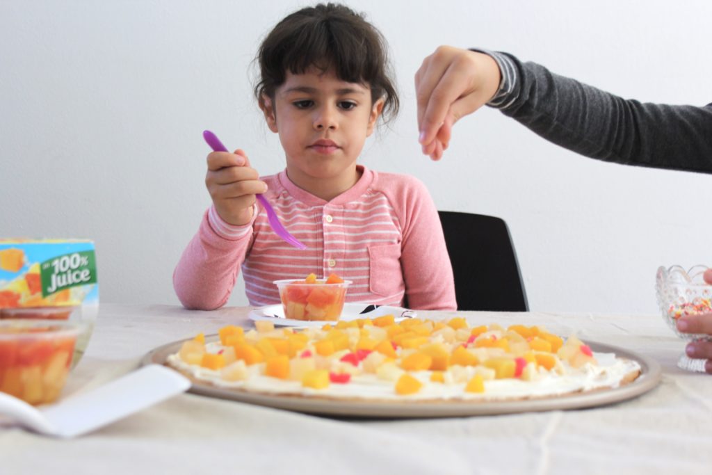 Pizza galleta y frutas Dole | criandoando.com